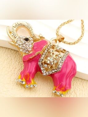 💕 Betsey Johnson Pink Elephant Pendant Necklace with Sparkling Crystal Accents 💕
